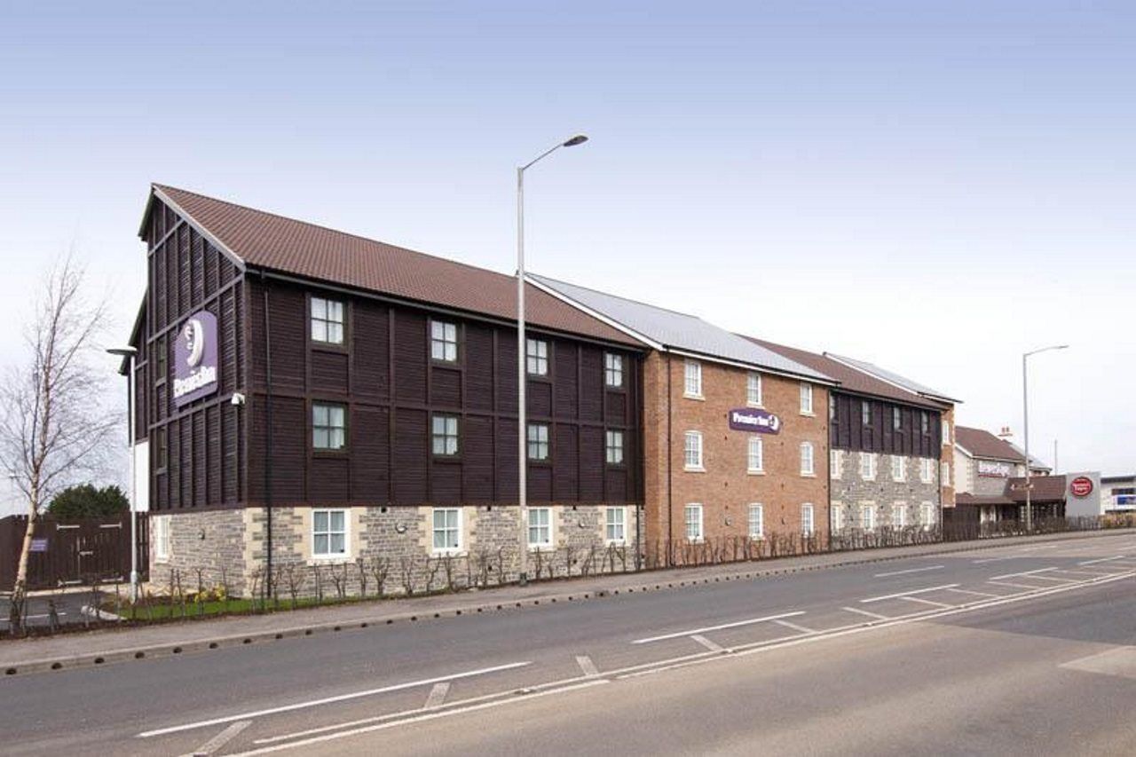 Premier Inn Glastonbury Exterior photo